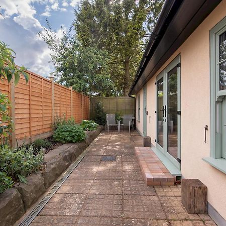Pass The Keys Charming Garden Cottage With Parking Бат Екстериор снимка