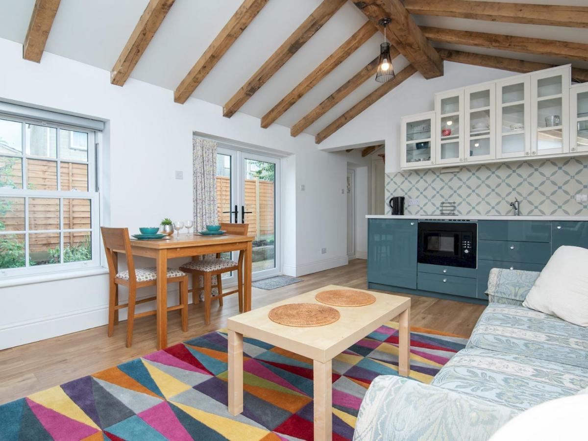 Pass The Keys Charming Garden Cottage With Parking Бат Екстериор снимка