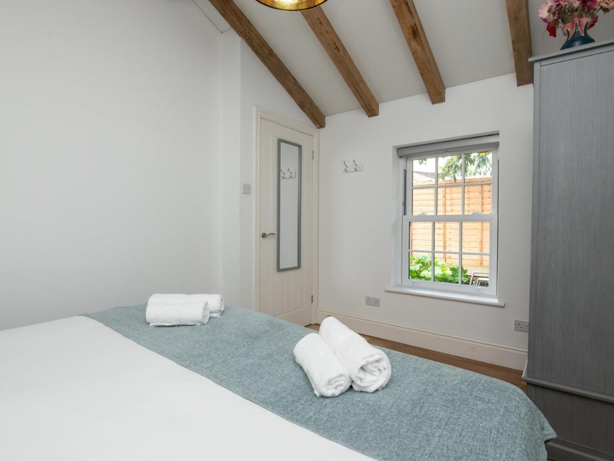 Pass The Keys Charming Garden Cottage With Parking Бат Екстериор снимка