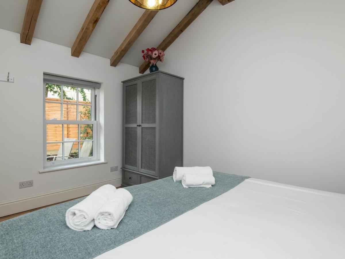 Pass The Keys Charming Garden Cottage With Parking Бат Екстериор снимка