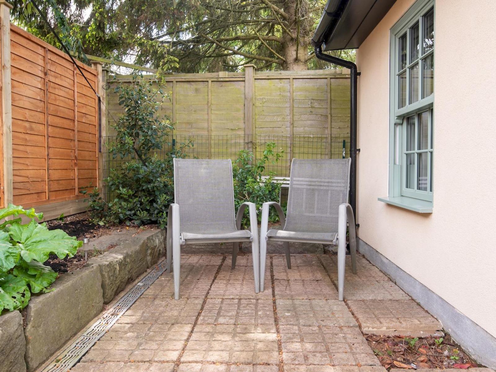 Pass The Keys Charming Garden Cottage With Parking Бат Екстериор снимка